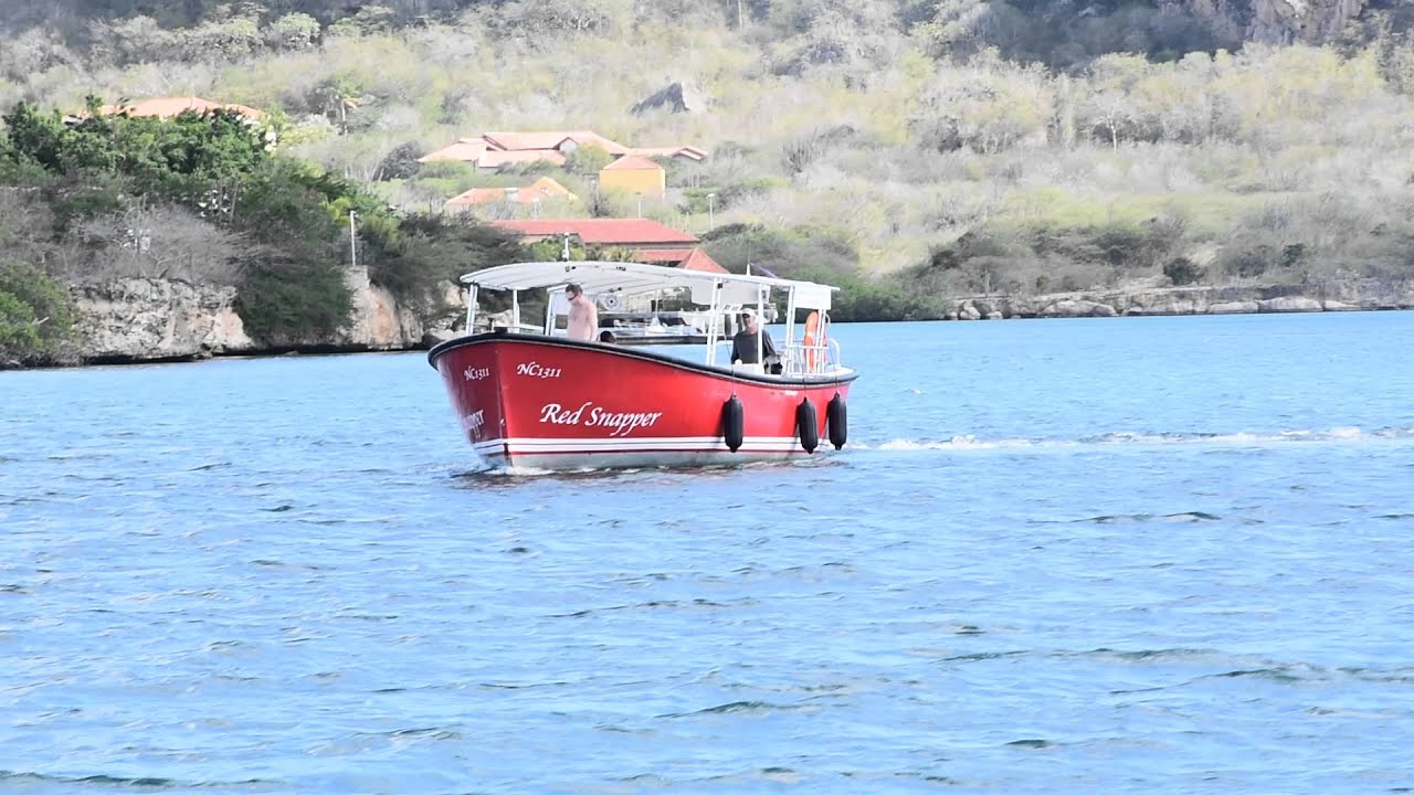 De Red Snapper Boot trips Curacao